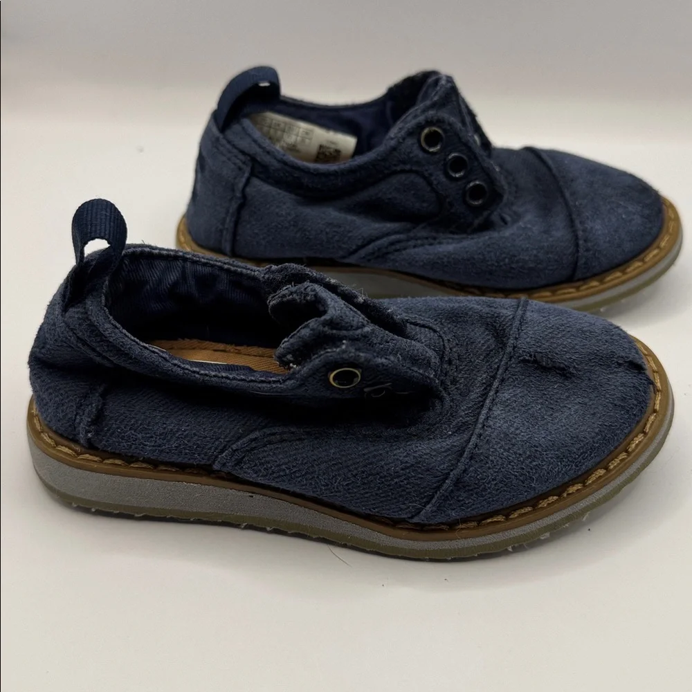 TOMS Tiny TOMS Navy Twill Brogue Sneakers Toddler Size 6 Slip-On Casual Shoes - Picture 5 of 13